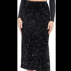 Chic Black Sequin Pencil Skirt On Velvet